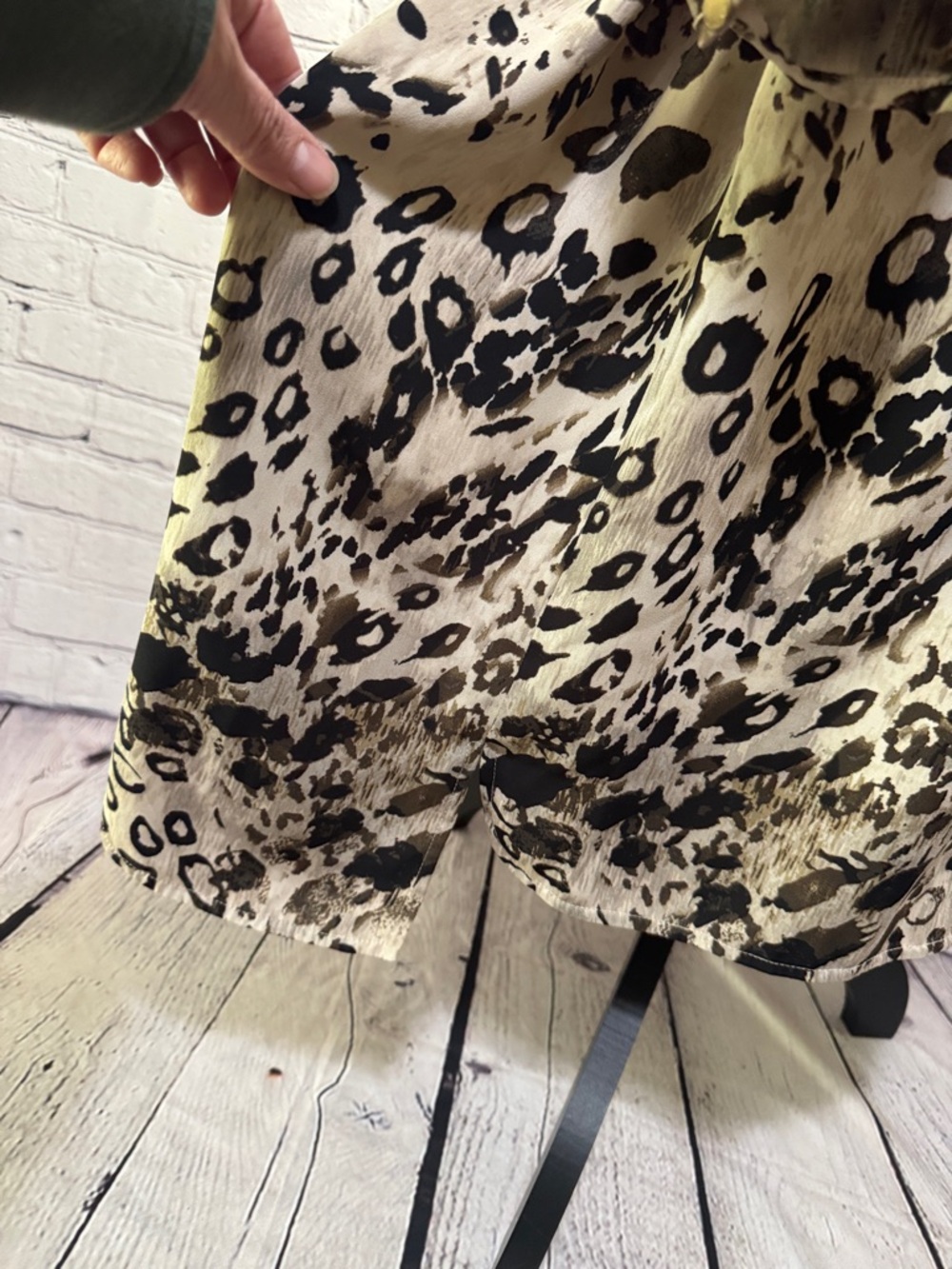 Like new Vince Camuto Animal Print Long Sleeve Blouson Dress - Black & Cream - Picture 4 of 10